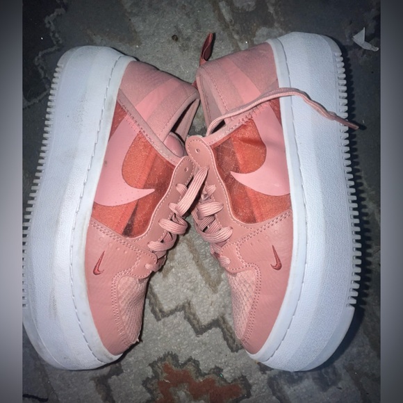 Nike Air Shoes - Nike Air pink low tops with platform heel air vents Womens Size: 8